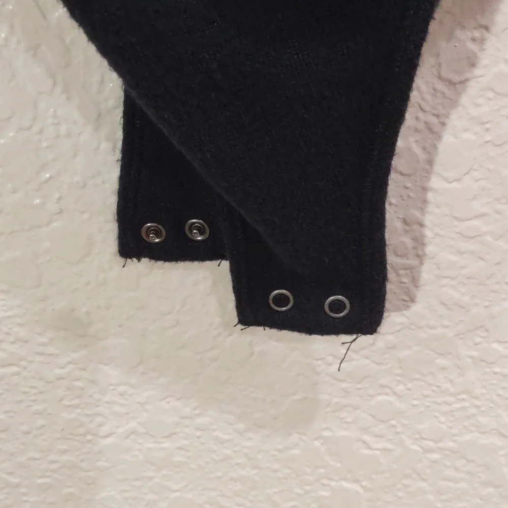 ABERCROMBIE & FITCH TOP. - Picture 6 of 11